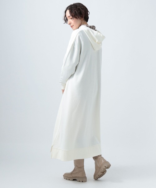 BAYFLOW（ベイフロー）の「裏毛パーカーロングワンピース（ワンピース・レディース・オフホワイト/チャコールグレー/カーキ・SMALL/MEDIUM）」の5枚目の写真