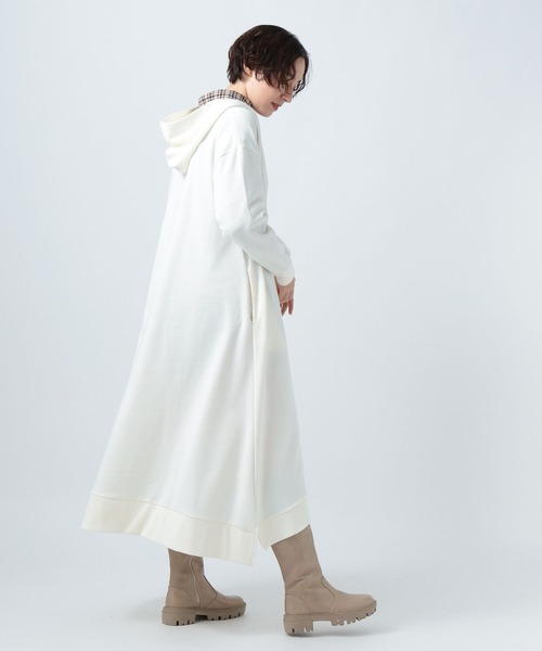 BAYFLOW（ベイフロー）の「裏毛パーカーロングワンピース（ワンピース・レディース・オフホワイト/チャコールグレー/カーキ・SMALL/MEDIUM）」の6枚目の写真