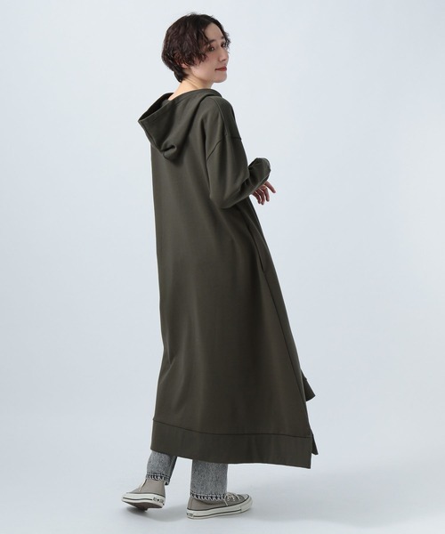 BAYFLOW（ベイフロー）の「裏毛パーカーロングワンピース（ワンピース・レディース・オフホワイト/チャコールグレー/カーキ・SMALL/MEDIUM）」の10枚目の写真