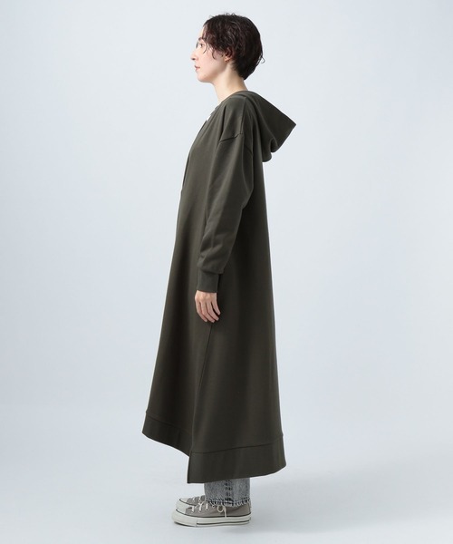 BAYFLOW（ベイフロー）の「裏毛パーカーロングワンピース（ワンピース・レディース・オフホワイト/チャコールグレー/カーキ・SMALL/MEDIUM）」の13枚目の写真