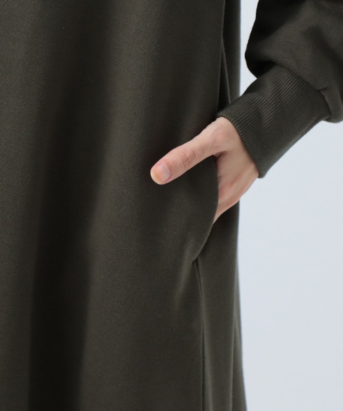 BAYFLOW（ベイフロー）の「裏毛パーカーロングワンピース（ワンピース・レディース・オフホワイト/チャコールグレー/カーキ・SMALL/MEDIUM）」の18枚目の写真