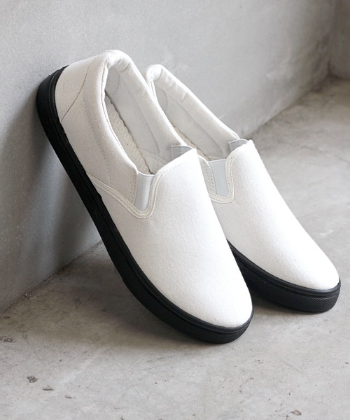 AAA+（サンエープラス）の「オーセンティックスリッポンスニーカー（スリッポン・メンズ・ベージュ/ブラック系その他2/ブラック/ブラック系その他3/カーキ/キナリ/ネイビー/ホワイト/ブラック×ブラック/レッド/グレー/グレー系その他/ブルー系その他/レッド系その他/ブルー系その他2/ホワイト系その他/ブラウン/グリーン/ホワイト×ブラック/シルバー/ブルー系その他3/ライトブルー/ピンク/ホワイト系その他2/ワイン/イエロー/オレンジ・42/38/44/34/36/40/28/30/22/26/24/32）」の3枚目の写真