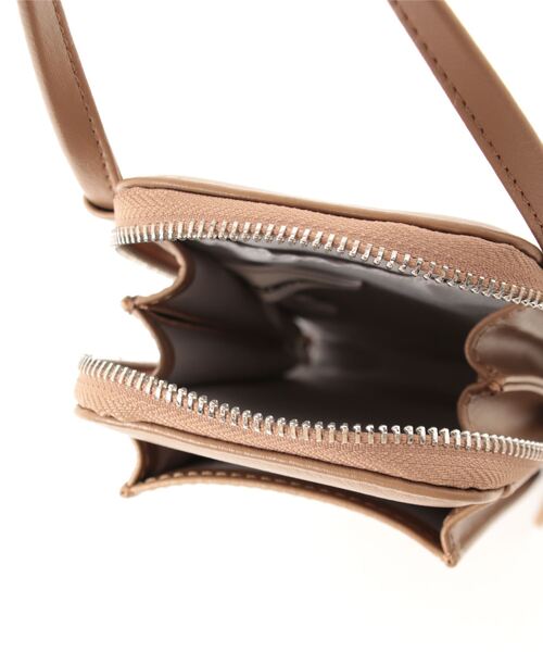 CONVERSE(コンバース)の「CONVERSE/コンバース PORTRAIT NECK POUCH(ショルダーバッグ・レディース・ブラック/グリーン/ホワイト/ベージュ・ONE SIZE)」の8枚目の写真