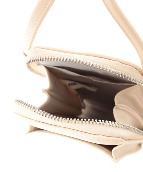 CONVERSE(コンバース)の「CONVERSE/コンバース PORTRAIT NECK POUCH(ショルダーバッグ・レディース・ブラック/グリーン/ホワイト/ベージュ・ONE SIZE)」の10枚目の写真