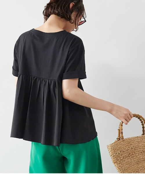 Rejoule(リジュール)の「異素材コンビフリルTシャツ(Tシャツ/カットソー・レディース・グリーン系その他/グレイッシュベージュ/オフホワイト/ブラック・FREE)」の1枚目の写真