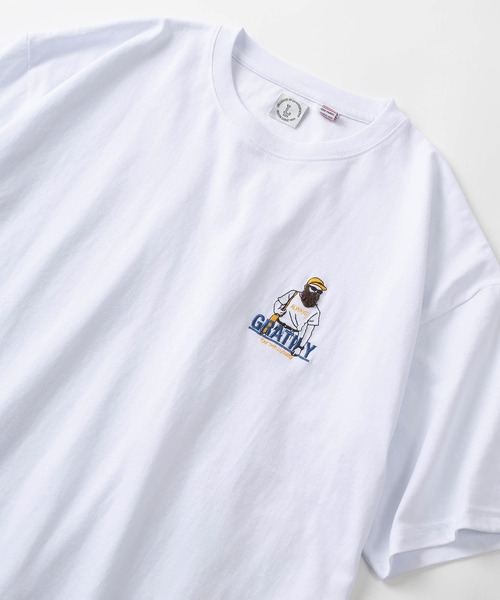 make a ray!(メイク ア レイ!)の「ワンポイント ジェントルマン「DIURNAL&GRATIFY」 ワンポイント ヒゲサガラ刺繍 ビッグシルエット 半袖Tシャツ/ USAコットン(Tシャツ/カットソー・メンズ・ネイビー/オレンジ/ホワイト/エメラルドブルー/ブラック/オフホワイト・M/L)」の2枚目の写真