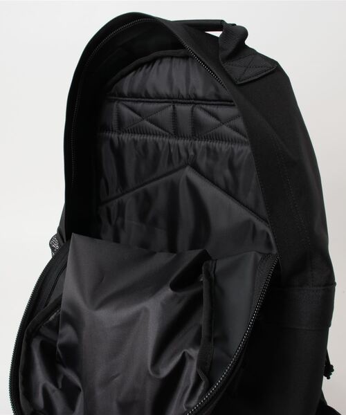 Carhartt　白黒ロゴ　リュック　ブラック Carhartt 白黒ロゴ リュック ブラック カーハート（CARHARTT