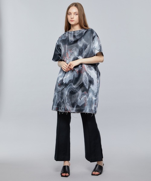 JOHN LAWRENCE SULLIVAN（ジョンローレンスサリバン）の「【JOHN LAWRENCE SULLIVAN/ジョンローレンスサリバン】PRINTED SATIN BOAT NECK DRESS/プリントサテンボートネックドレス（ドレス・レディース・ブラック・FREE）」の2枚目の写真