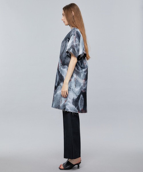 JOHN LAWRENCE SULLIVAN（ジョンローレンスサリバン）の「【JOHN LAWRENCE SULLIVAN/ジョンローレンスサリバン】PRINTED SATIN BOAT NECK DRESS/プリントサテンボートネックドレス（ドレス・レディース・ブラック・FREE）」の4枚目の写真
