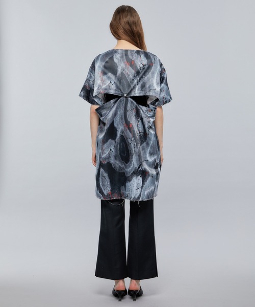 JOHN LAWRENCE SULLIVAN（ジョンローレンスサリバン）の「【JOHN LAWRENCE SULLIVAN/ジョンローレンスサリバン】PRINTED SATIN BOAT NECK DRESS/プリントサテンボートネックドレス（ドレス・レディース・ブラック・FREE）」の5枚目の写真