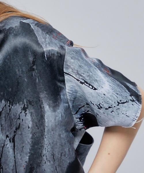 JOHN LAWRENCE SULLIVAN（ジョンローレンスサリバン）の「【JOHN LAWRENCE SULLIVAN/ジョンローレンスサリバン】PRINTED SATIN BOAT NECK DRESS/プリントサテンボートネックドレス（ドレス・レディース・ブラック・FREE）」の8枚目の写真