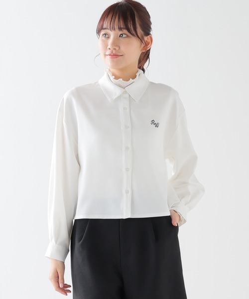 Honeys（ハニーズ）の「ゆるクロップド丈ワンポイント刺繍シャツ