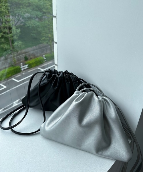 feepur(フェピュール)の「巾着ショルダーbag(ショルダーバッグ・レディース・シルバー/ブラック・FREE)」の3枚目の写真