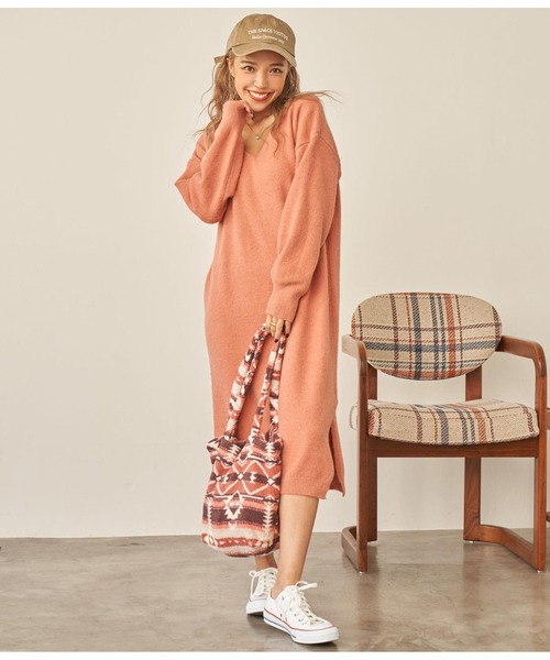 anap mimpi（アナップミンピ）の「Vネック サイドスリット ニット ワンピース（ワンピース・レディース・オレンジ/ブラック/ターコイズブルー・FREE）」の7枚目の写真