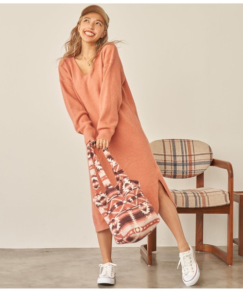 anap mimpi（アナップミンピ）の「Vネック サイドスリット ニット ワンピース（ワンピース・レディース・オレンジ/ブラック/ターコイズブルー・FREE）」の8枚目の写真