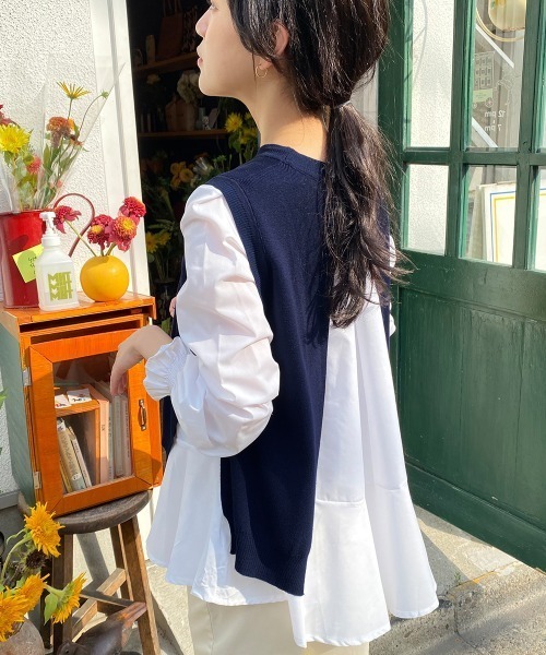 MILAE（ミレ）の「2点セット バックスリットニットベスト＆キャンディースリーブブラウス（シャツ/ブラウス・レディース・ブラック/ネイビー/グレー/ネイビー系・S/M/L）」の18枚目の写真