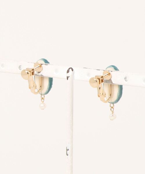 tone(トーン)の「【IRODORI】彫モヨウの オーバルearring( 淡水パール)(イヤリング・レディース・グリーン系その他・FREE)」の2枚目の写真