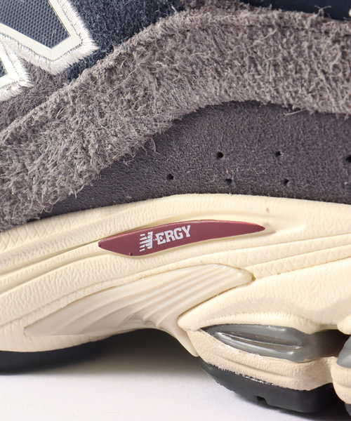 NEW BALANCE(ニューバランス)の「《WEB限定》【New Balance / ニューバランス】M2002R EL(スニーカー・メンズ・グレー・26cm/26.5cm/27cm/27.5cm/28cm)」の4枚目の写真