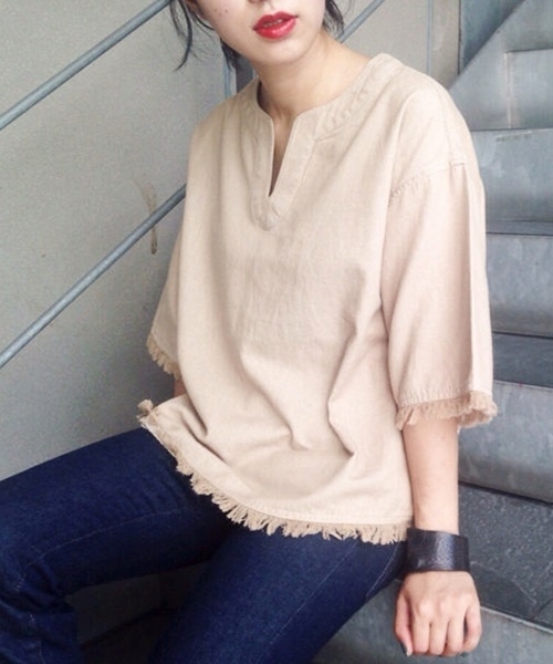 Kastane（カスタネ）の「スキッパーフリンジトップス（シャツ/ブラウス・レディース・キャメル/ベージュ/インディゴブルー・FREE）」の2枚目の写真