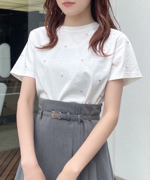 one way（ワンウェイ）の「【サイズ展開あり】ハートまみれTシャツ（Tシャツ/カットソー・レディース・ホワイト×ブラック/ブラック/ホワイト×ピンク/ホワイト×レッド/ホワイト×ブルー・FREE/MEDIUM）」の5枚目の写真