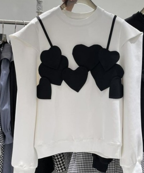 deux amour(ドゥーザムール)の「ハート柄キャミデザイントレーナー(スウェット・レディース・グレー/ホワイト・FREE)」の5枚目の写真