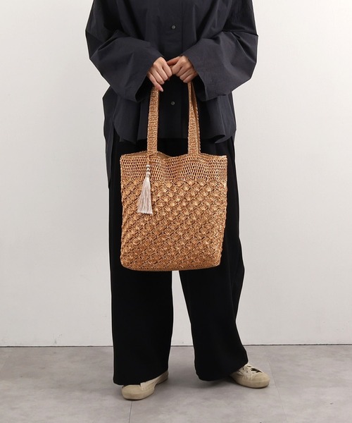 COOCO(クーコ)の「メタリック柄編みトートバッグ/A4対応(かごバッグ・レディース・ゴールド/ブルー/シルバー/ブラック/オレンジ/マルチ・9)」の3枚目の写真