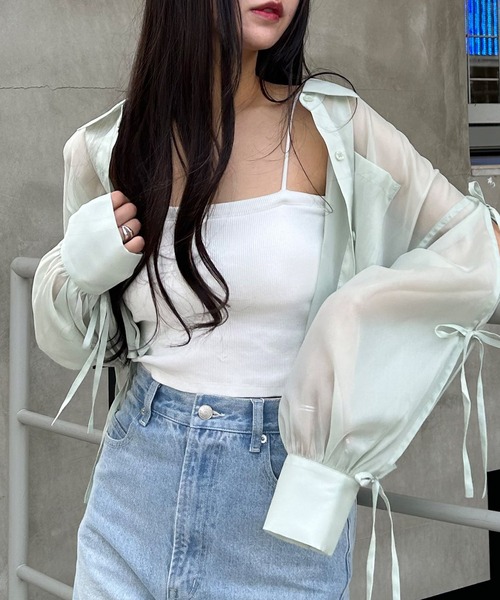 INGNI（イング）の「袖リボンラメシアーショートシャツ（シャツ/ブラウス・レディース・サックスブルー/アイボリー/ピンク/グレー/ミント・M）」の3枚目の写真