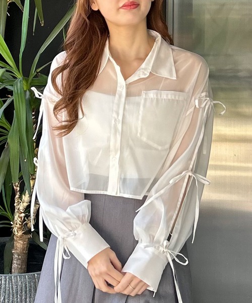 INGNI（イング）の「袖リボンラメシアーショートシャツ（シャツ/ブラウス・レディース・サックスブルー/アイボリー/ピンク/グレー/ミント・M）」の6枚目の写真