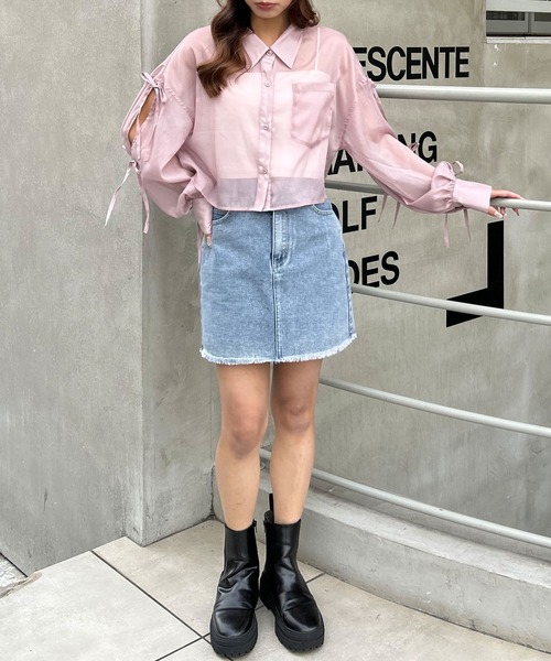 INGNI（イング）の「袖リボンラメシアーショートシャツ（シャツ/ブラウス・レディース・サックスブルー/アイボリー/ピンク/グレー/ミント・M）」の7枚目の写真