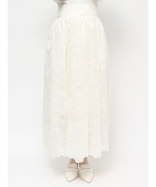 CALNAMUR（カルナムール）の「FLOWER EMBROIDERY VOLUME SK（スカート・レディース・ブラック/ホワイト・FREE）」の5枚目の写真