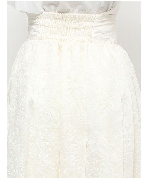 CALNAMUR（カルナムール）の「FLOWER EMBROIDERY VOLUME SK（スカート・レディース・ブラック/ホワイト・FREE）」の8枚目の写真