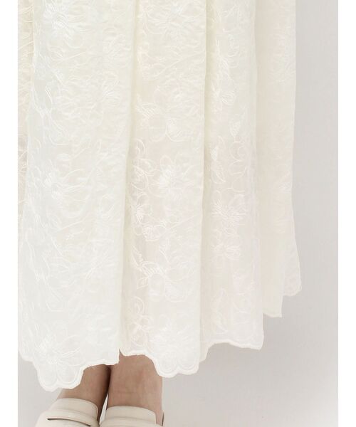 CALNAMUR（カルナムール）の「FLOWER EMBROIDERY VOLUME SK（スカート・レディース・ブラック/ホワイト・FREE）」の9枚目の写真