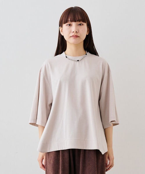 MEDE19F(メデジュウキュウ)の「MEDE19F 汗じみ軽減加工のオーバーシルエットトップス(Tシャツ/カットソー・レディース・チャコールグレー/ブルーグリーン/ダークネイビー/ピンク/ネイビー/イエロー系その他/ライトベージュ/ダークブラウン/プラム/スモークピンク/カーキ/ブルーグレー・L/LL/M/3L)」の4枚目の写真