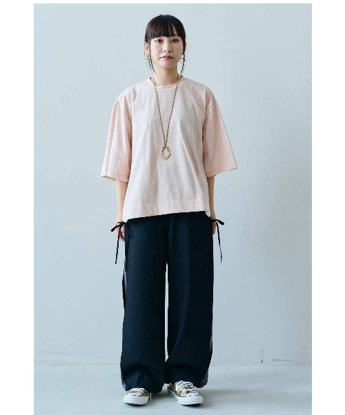 MEDE19F(メデジュウキュウ)の「MEDE19F 汗じみ軽減加工のオーバーシルエットトップス(Tシャツ/カットソー・レディース・チャコールグレー/ブルーグリーン/ダークネイビー/ピンク/ネイビー/イエロー系その他/ライトベージュ/ダークブラウン/プラム/スモークピンク/カーキ/ブルーグレー・L/LL/M/3L)」の13枚目の写真