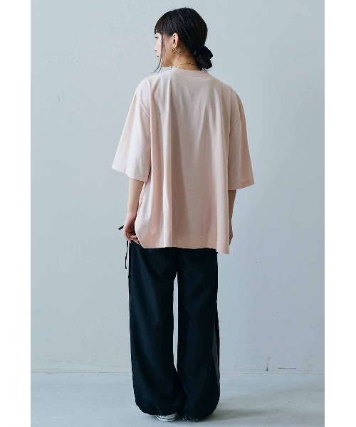 MEDE19F(メデジュウキュウ)の「MEDE19F 汗じみ軽減加工のオーバーシルエットトップス(Tシャツ/カットソー・レディース・チャコールグレー/ブルーグリーン/ダークネイビー/ピンク/ネイビー/イエロー系その他/ライトベージュ/ダークブラウン/プラム/スモークピンク/カーキ/ブルーグレー・L/LL/M/3L)」の15枚目の写真