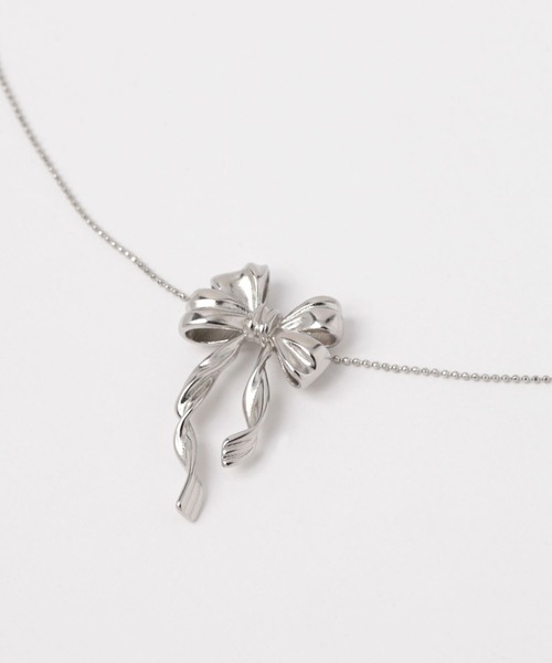 FOREVER 21（フォーエバー トゥエンティーワン）の「リボンネックレス（ネックレス・レディース・シルバー・FREE）」の2枚目の写真