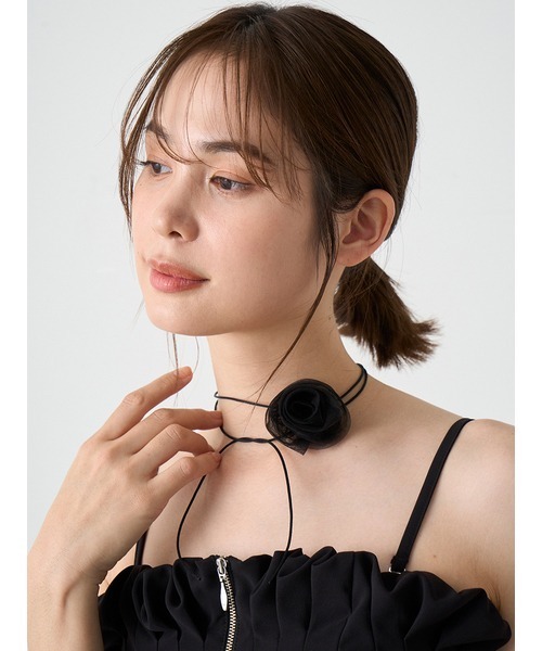 SNIDEL（スナイデル）の「シアーフラワーチョーカー（ネックレス・レディース・ブラック/ドット/ホワイト・FREE）」の4枚目の写真