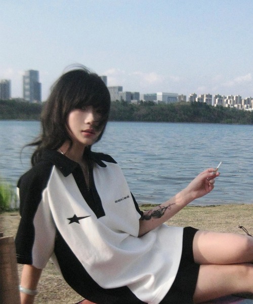 DEVICE(デバイス)の「ハーフジップ スター ヴィンテージライク 古着風 ロゴ ビッグシルエット ポロシャツ 半袖 Tシャツ(ポロシャツ・レディース・ブラック×グレー/ホワイト×ブラック・XXX-LARGE/XX-LARGE)」の5枚目の写真