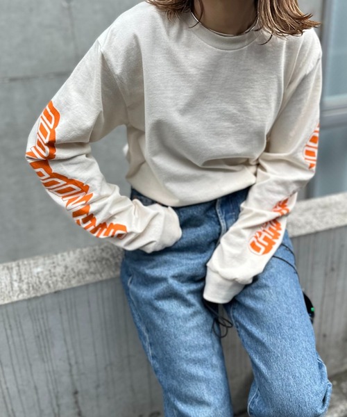 mi via loca(ミヴィアロカ)の「GILDAN OHHH NOOO NOOO 袖ロゴロンT 【PT NO. MVL035】(Tシャツ/カットソー・レディース・オフホワイト/ブラック/ナチュラル・MEDIUM/X-LARGE)」の2枚目の写真