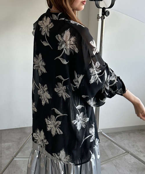 apres jour mignon(アプレジュールミニョン)の「シアー アソート花柄プリントシャツ【ZOZOTOWN限定アイテム】(シャツ/ブラウス・レディース・オフホワイト/ホワイト系その他2/ブラック系その他/ブラック・X-LARGE/フリー)」の9枚目の写真