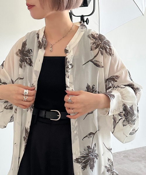 apres jour mignon(アプレジュールミニョン)の「シアー アソート花柄プリントシャツ【ZOZOTOWN限定アイテム】(シャツ/ブラウス・レディース・オフホワイト/ホワイト系その他2/ブラック系その他/ブラック・X-LARGE/フリー)」の14枚目の写真