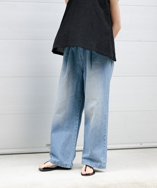 かぐれ（カグレ）の「フェードデニムイージーパンツ（デニムパンツ・レディース・ライトインディゴブルー・FREE）」の2枚目の写真