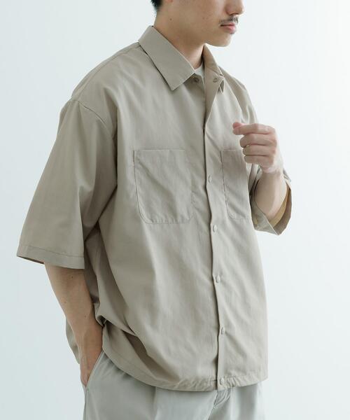 ITEMS URBANRESEARCH（アイテムズ アーバンリサーチ）の「『UVカット』クールタッチナイロン スナップボタンショートスリーブシャツ（シャツ/ブラウス・メンズ・カーキ/ブラック/オフホワイト・LARGE/MEDIUM）」の13枚目の写真