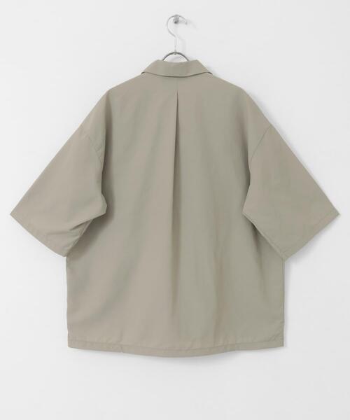ITEMS URBANRESEARCH（アイテムズ アーバンリサーチ）の「『UVカット』クールタッチナイロン スナップボタンショートスリーブシャツ（シャツ/ブラウス・メンズ・カーキ/ブラック/オフホワイト・LARGE/MEDIUM）」の18枚目の写真