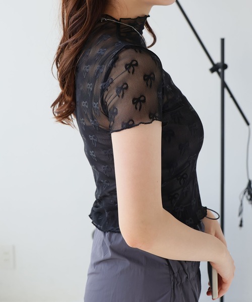 LAFFMO（ラフモ）の「リボン柄ハイネック半袖シースルートップス（Tシャツ/カットソー・レディース・ブラック/ホワイト・F）」の8枚目の写真