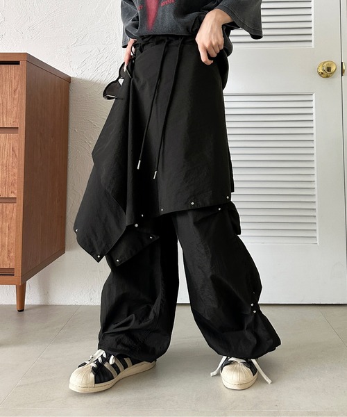 sedacle（セダクル）の「スタッズ巻きスカート【SETUP着用可能】（スカート・メンズ・グレー/オフホワイト/ブラック・FREE）」の2枚目の写真