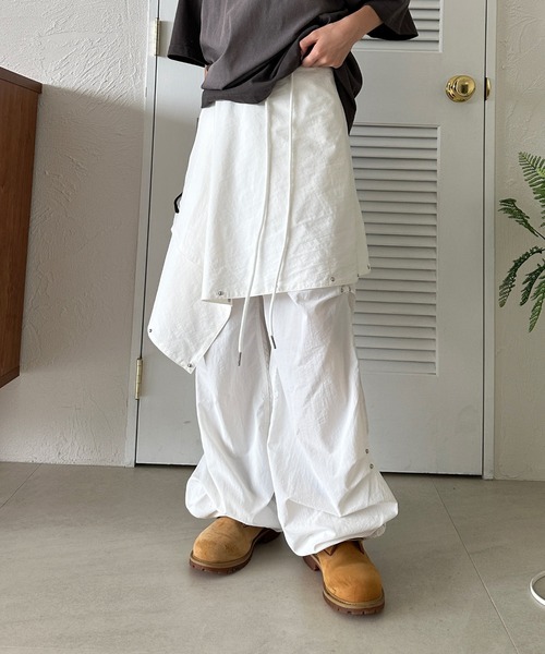 sedacle（セダクル）の「スタッズ巻きスカート【SETUP着用可能】（スカート・メンズ・グレー/オフホワイト/ブラック・FREE）」の4枚目の写真