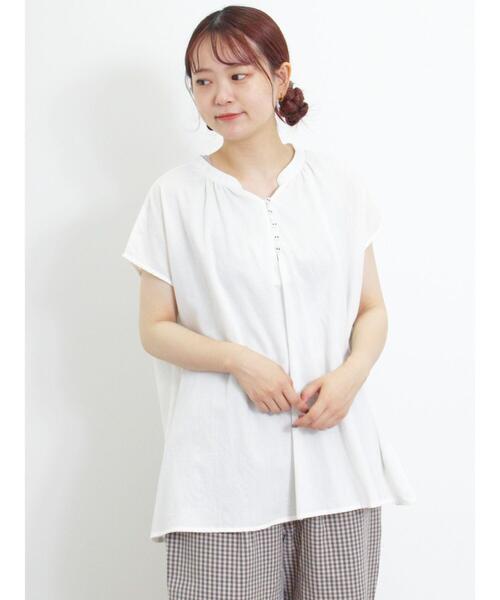 Samansa Mos2(サマンサ モスモス)の「くるみボタンスキッパーブラウス(シャツ/ブラウス・レディース・チャコールグレー/ブルー/オフホワイト/イエロー・F)」の2枚目の写真