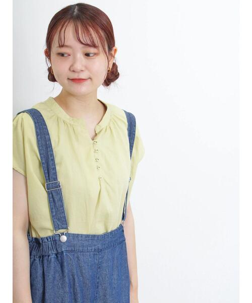 Samansa Mos2(サマンサ モスモス)の「くるみボタンスキッパーブラウス(シャツ/ブラウス・レディース・チャコールグレー/ブルー/オフホワイト/イエロー・F)」の1枚目の写真