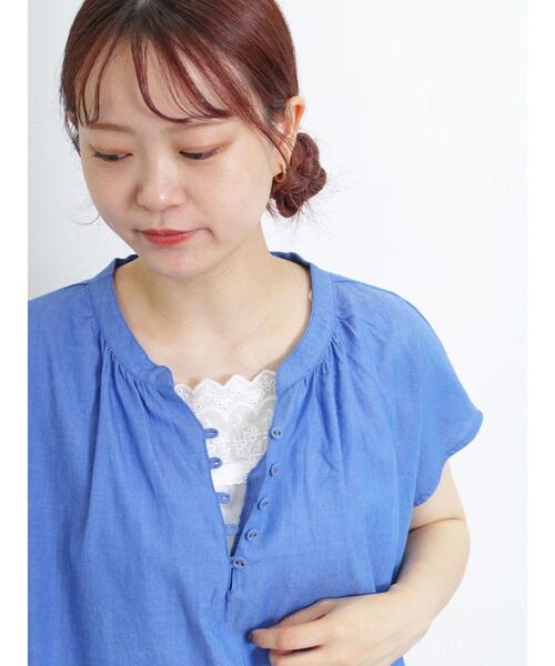 Samansa Mos2(サマンサ モスモス)の「くるみボタンスキッパーブラウス(シャツ/ブラウス・レディース・チャコールグレー/ブルー/オフホワイト/イエロー・F)」の4枚目の写真